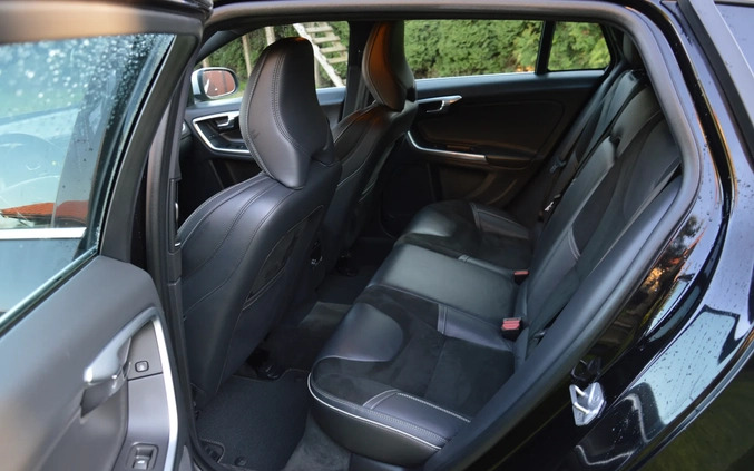 Volvo V60 cena 47900 przebieg: 219141, rok produkcji 2016 z Świdnica małe 497